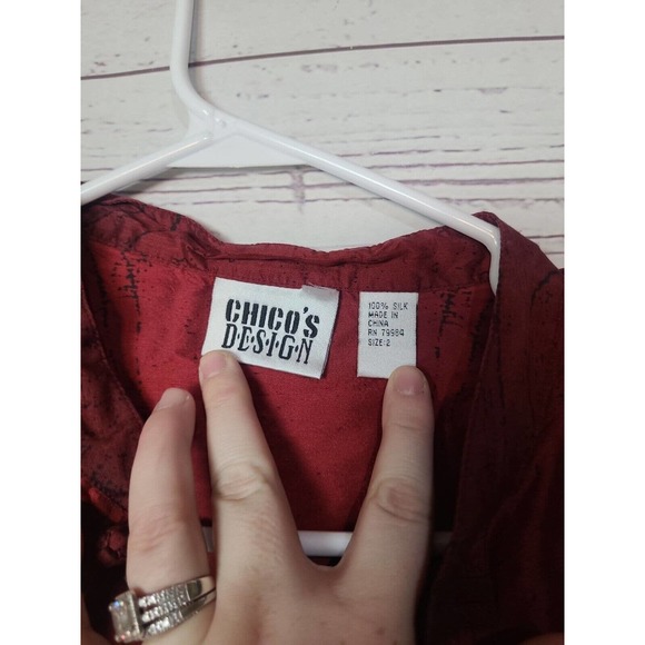 Chico's Design Burgundy Button Loop 100% Silk Casual Blazer Jacket Womans Size 2 - Picture 4 of 4